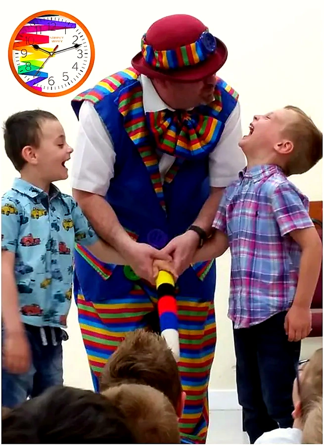 stripey_wipey_joy_photo_900h Stripey Wipey entertaining children and families at a community event, fete or fun day